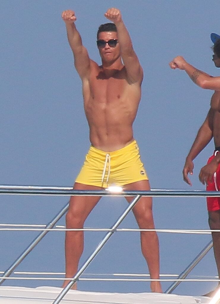 Cristiano Ronaldo Gay Dance Yacht Saint Tropez Photos